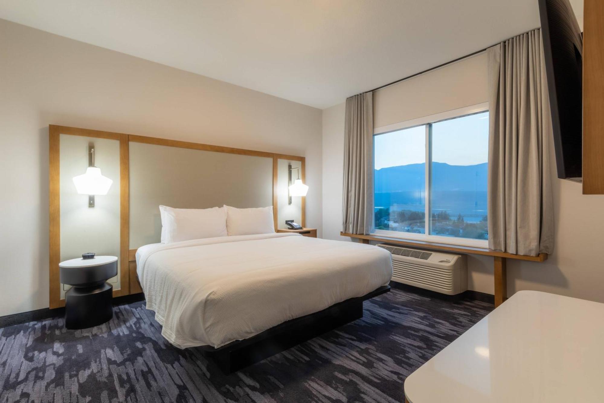 Fairfield Inn & Suites By Marriott Salmon Arm Exterior photo